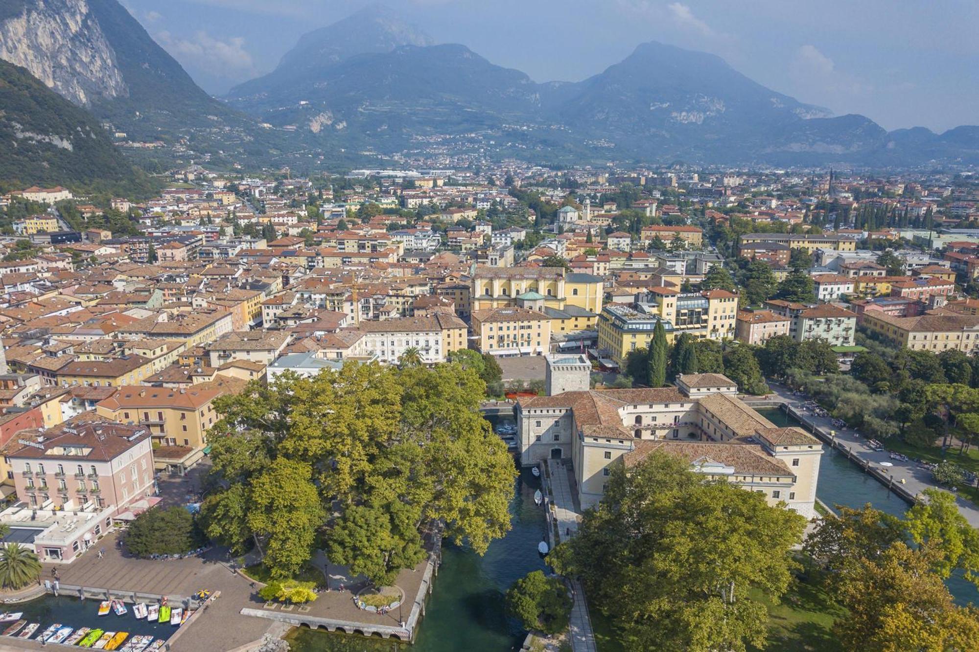 Casa Alpino Aparthotel Riva del Garda Ngoại thất bức ảnh