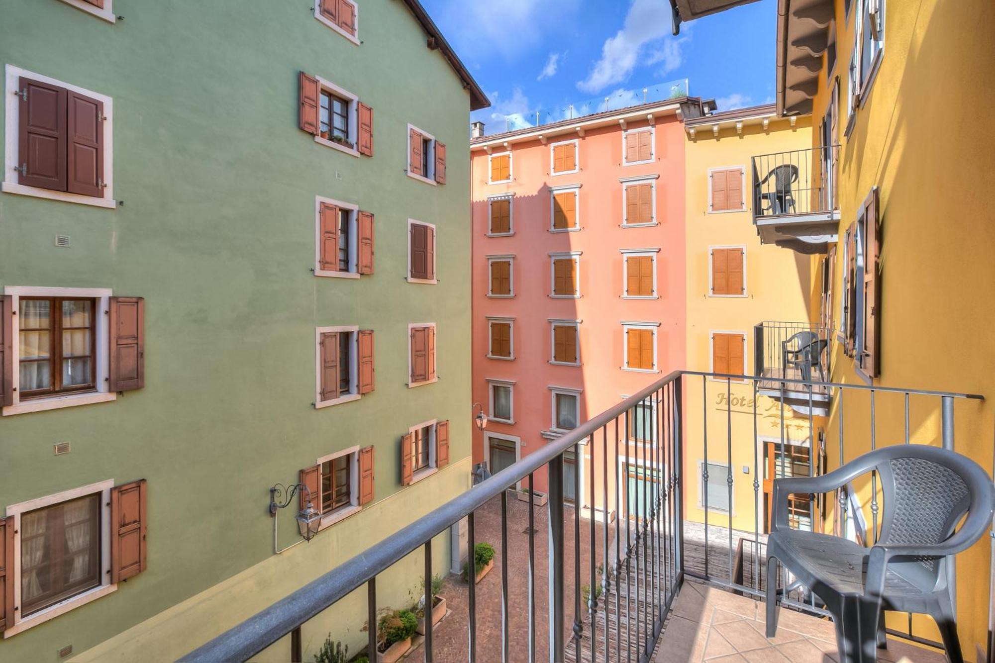 Casa Alpino Aparthotel Riva del Garda Ngoại thất bức ảnh